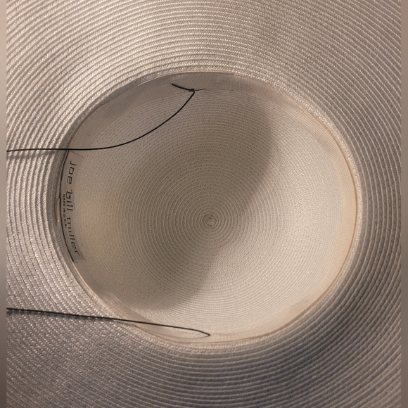 White Derby Hat with a flower and a bow! - Picture 5 of 5